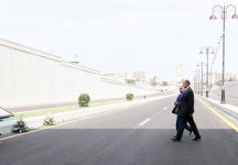 Президент Ильхам Алиев принял участие в открытии в Баку дорожного узла (ФОТО)