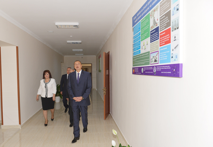 Президент Азербайджана ознакомился со зданием бакинской школы № 54 после капремонта и реконструкции  (ФОТО)