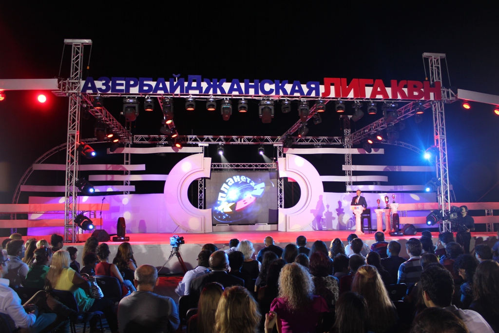На побережье Каспия прошел гала-концерт фестиваля КВН "Бакинские каникулы" (ФОТО)