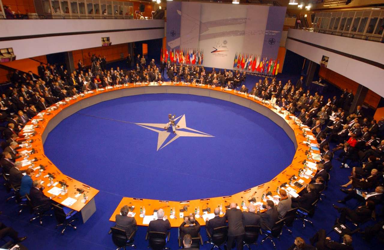 Цель НАТО - защищать союзников - генсек