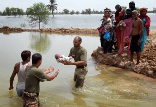 В результате муссонных дождей в Пакистане и Индии погибли 236 человек