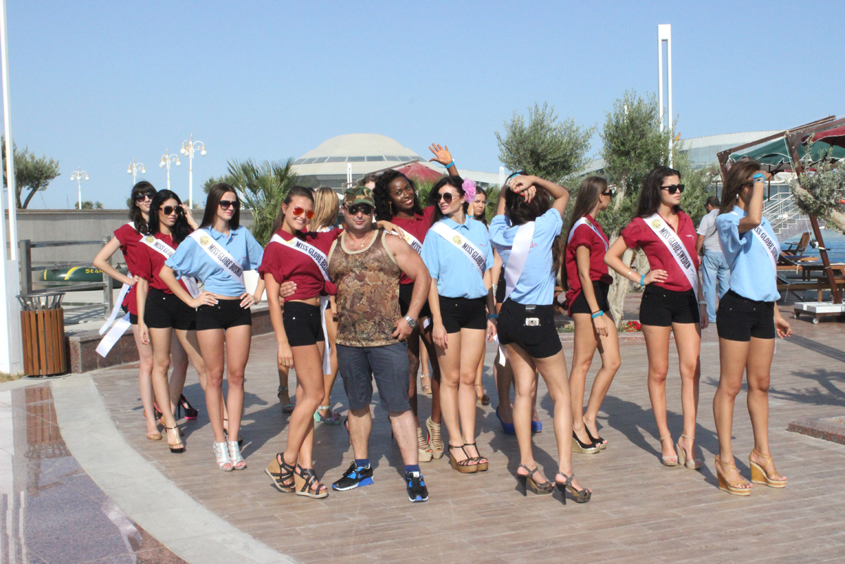 Участницы "Miss Globe İnternational" провели репетицию на искусственном архипелаге в Баку (ФОТО)