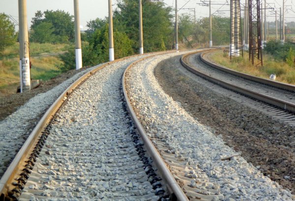 На освобожденных территориях Азербайджана активно ведется строительство железных дорог - Джавид Гурбанов