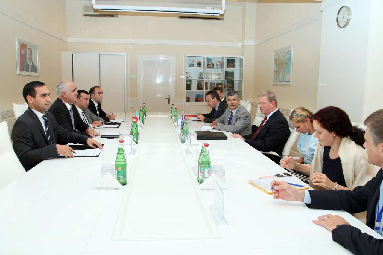 ЕС придает значение развитию отношений с Азербайджаном - еврокомиссар