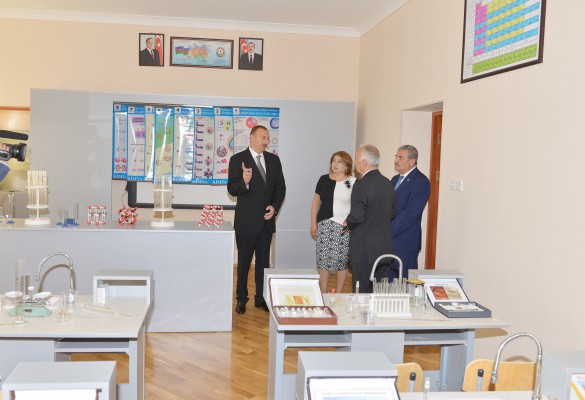 Azerbaijani president reviews secondary school No. 153 in Baku (PHOTO)