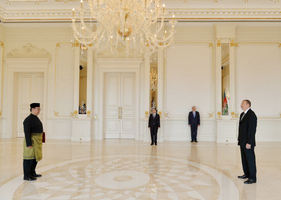 Президент Азербайджана принял верительные грамоты послов ряда стран  (ФОТО)