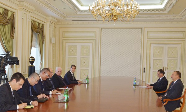 Президент Азербайджана принял делегацию во главе с министром обороны Израиля