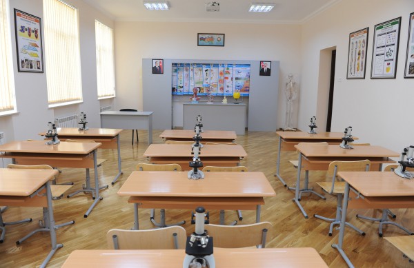 Azerbaijani president reviews schools No. 32 and No. 12 in Baku (PHOTO)