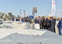 Prezident İlham Əliyev birinci Azərbaycan Beynəlxalq müdafiə sənayesi sərgisi ilə tanış olub (FOTO)