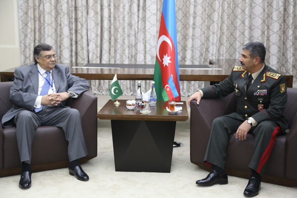 Azerbaijani defense minister meets representatives of several countries’ armed forces