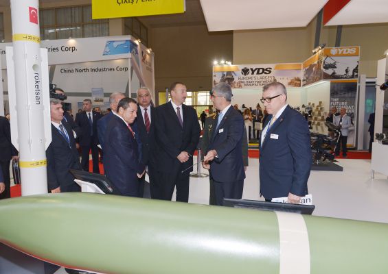 Ильхам Алиев ознакомился с первой Азербайджанской международной выставкой оборонной промышленности (ФОТО)