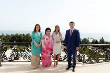 Azerbaijani first lady meets spouse of Malaysian PM (PHOTO) - Gallery Thumbnail