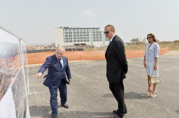 Президент Ильхам Алиев и его супруга ознакомились с работами, проводимыми на бульваре "Белого города" в Баку (ФОТО)