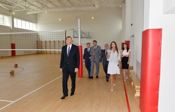 Prezident İlham Əliyev və xanımı Bakı Fransız Liseyinin açılışında iştirak ediblər (FOTO)