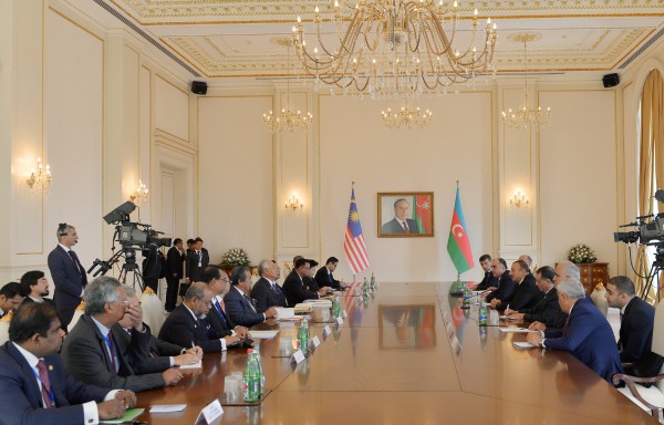 Azerbaijani president, Malaysian PM hold expanded meeting