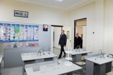 Ильхам Алиев ознакомился с условиями, созданными в школе-лицее номер 72 и средней школе номер 80 в Сабунчинском районе Баку (ФОТО)