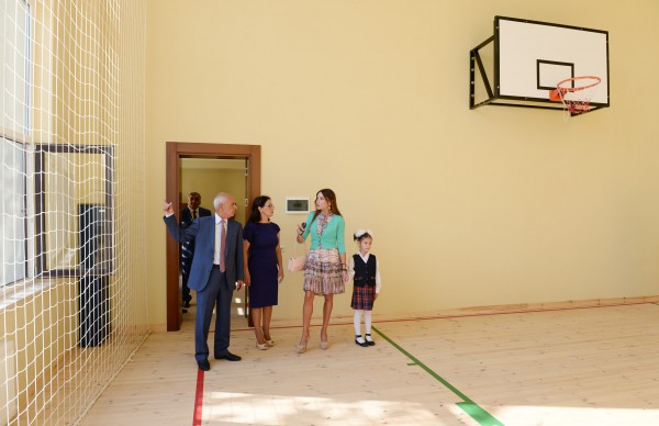 Первая леди Азербайджана приняла участие в открытии школы-интерната в поселке Тюркан (ФОТО)