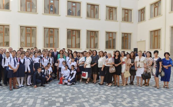 Azerbaijani president, his spouse attend opening of new building of school in Baku - Gallery Image