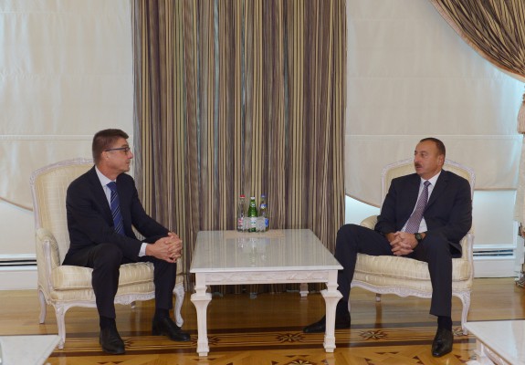 Президент Азербайджана принял зампредседателя фракции Бундестага Германии
