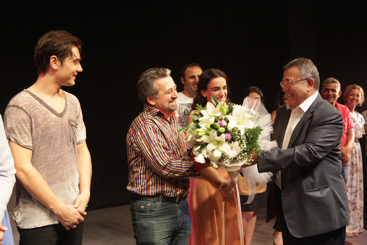 Нофель Велиев поставил спектакль в Муниципальном театре Антальи (ФОТО)