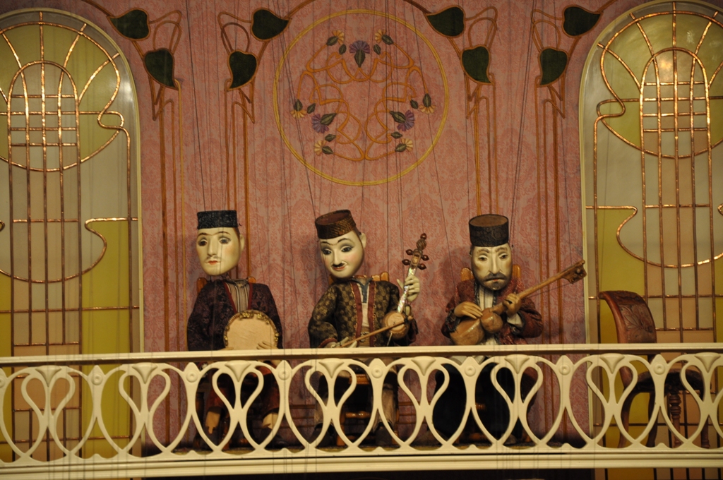 12 saylı uşaq evində Marionet teatrının təqdimatında "Arşın mal alan" tamaşası nümayiş olunacaq (FOTO)