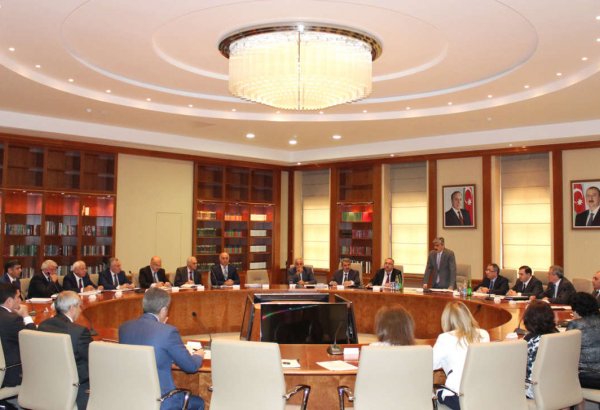Проект госбюджета Азербайджана на 2015 год представлен в Кабмин с опережением сроков - минфин