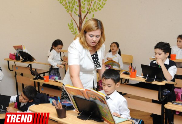 В Азербайджане постепенно будет повышена зарплата всех учителей  - министр