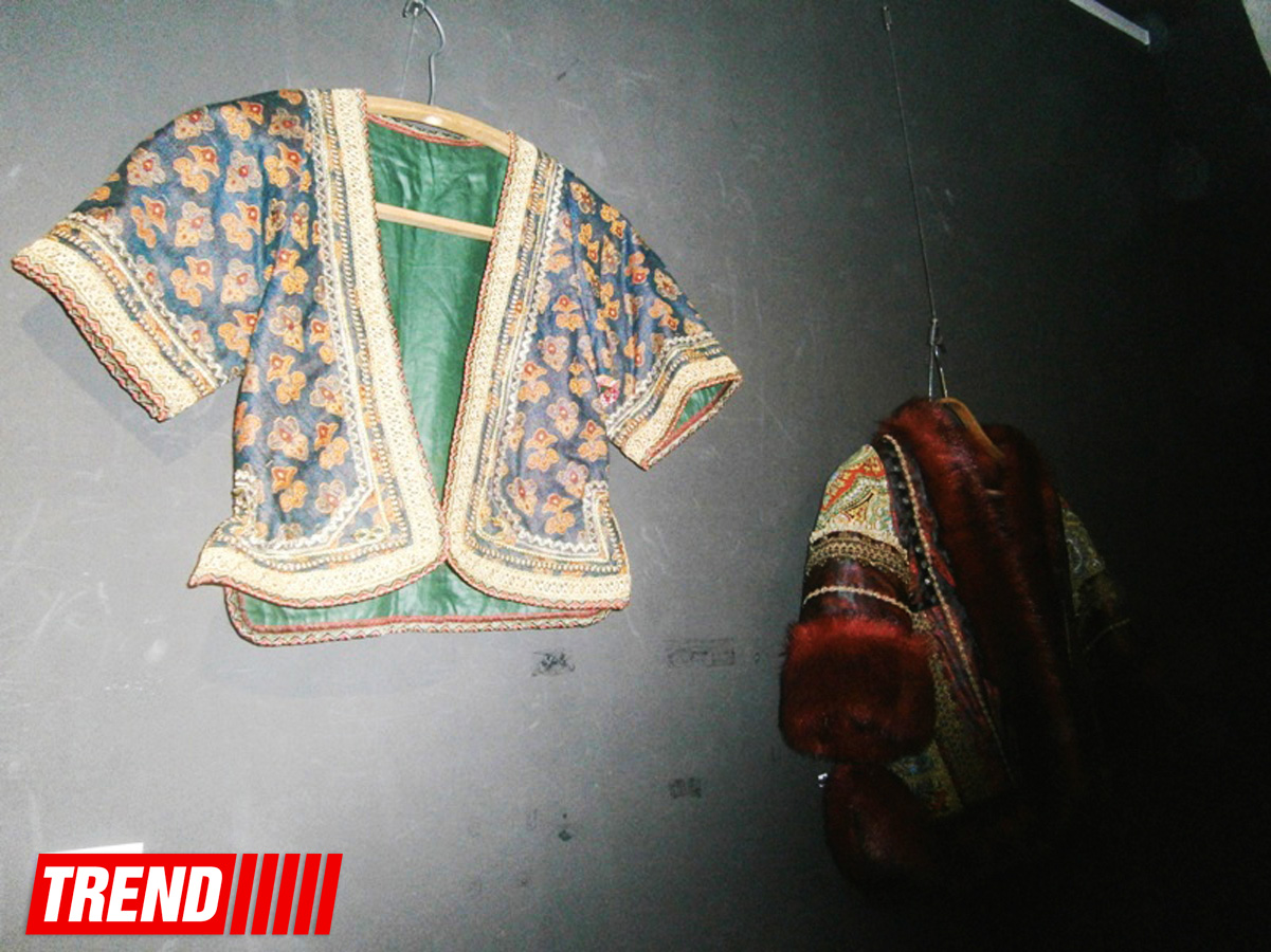"Азербайджанская национальная одежда": очарование работ Камали К. Янссон (ФОТО)