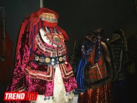 "Азербайджанская национальная одежда": очарование работ Камали К. Янссон (ФОТО)