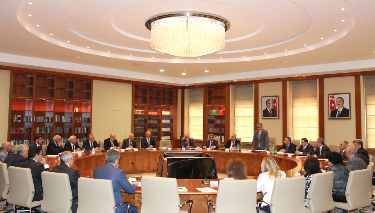 Проект госбюджета Азербайджана на 2015 год представлен в Кабмин с опережением сроков - минфин