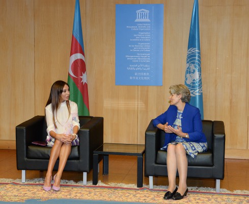 Первая леди Азербайджана Мехрибан Алиева присутствовала на показе балета "Тени Гобустана" в ЮНЕСКО (ФОТО)