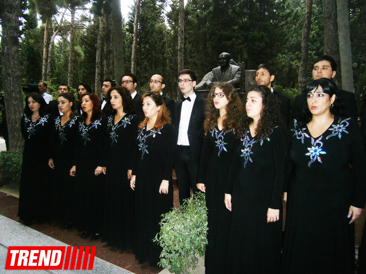 В Баку почтили память выдающегося композитора Узеира Гаджибейли (ФОТО)