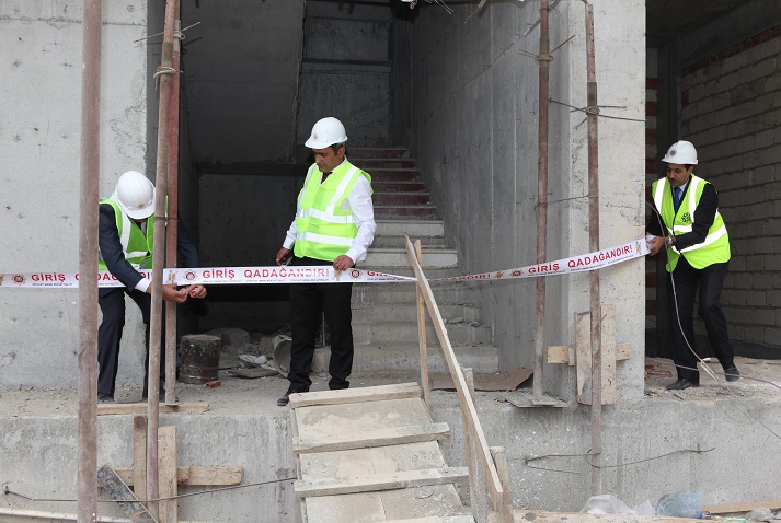 В Баку приостановлено строительство новостроек двух компаний (ФОТО)