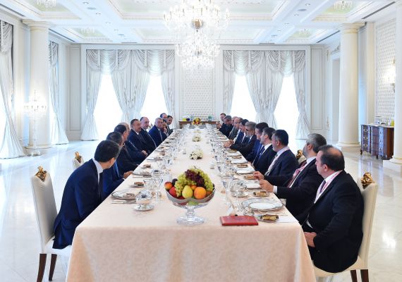 От имени Президента Азербайджана был дан обед в честь премьера Турции (ФОТО)