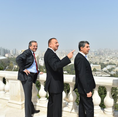 От имени Президента Ильхама Алиева дан обед в честь глав государств, правительств и делегаций  (ФОТО)