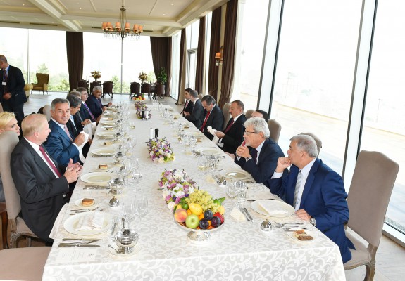 Dinner reception hosted in honor of heads of state, government and delegations