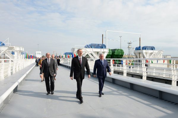 İlham Əliyev Yeni Bakı Beynəlxalq Dəniz Ticarət Limanı Kompleksində bərə terminalının açılışında iştirak edib (FOTO)