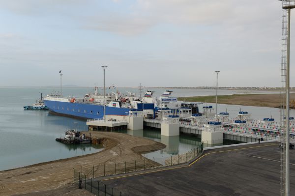 Azerbaycan Hazer Denizi üzerinden taşımacılık tarifelerini indirdi