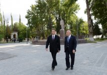 Azerbaijani president visits statue of national leader Heydar Aliyev in Ismayilli (PHOTO)