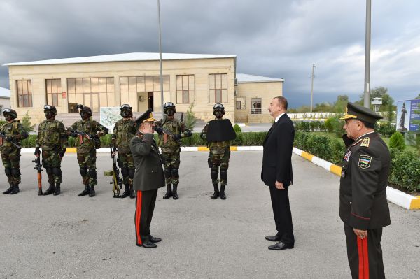 Президент Ильхам Алиев принял участие в открытии нового городка, построенного в Н-ской воинской части Внутренних войск в Габале (ФОТО)