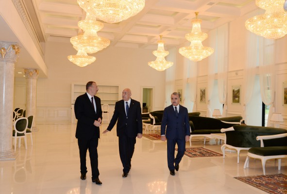 Ильхам Алиев ознакомился с условиями, созданными в Исмаиллинском районном дворце культуры после капремонта (ФОТО)
