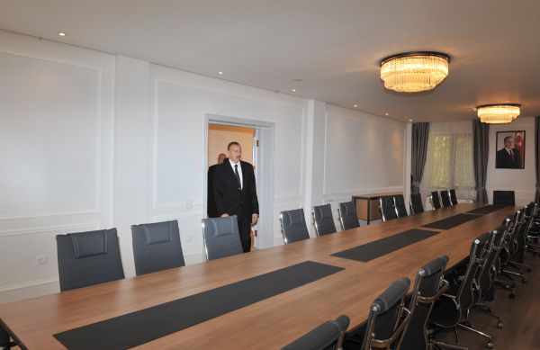 Ilham Aliyev observes Ismayilli District Executive Authority office after overhaul (PHOTO)