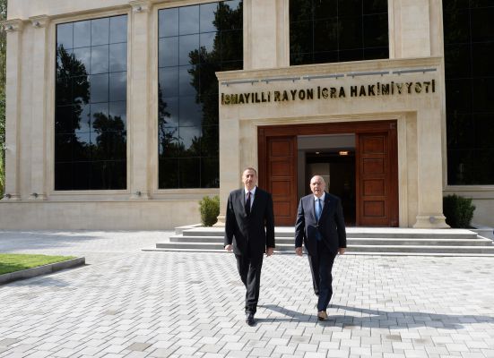 Ильхам Алиев ознакомился с условиями, созданными в здании Исполнительной власти Исмаиллинского района (ФОТО)