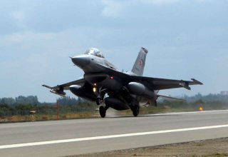Azərbaycan Hərbi Hava Qüvvələrinin pilotları ilk dəfə F-16 təyyarələrində uçuşlar keçiriblər (FOTO)