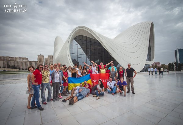 Участники "ONE LIFE" совершили увлекательный тур по Баку и Лахыджу (ФОТО)
