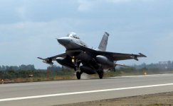 Пилоты ВВС Азербайджана впервые осуществили полеты на истребителе F-16 (ФОТО)