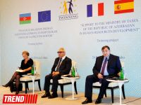 Azerbaijani tax officers to receive training in France (PHOTO)