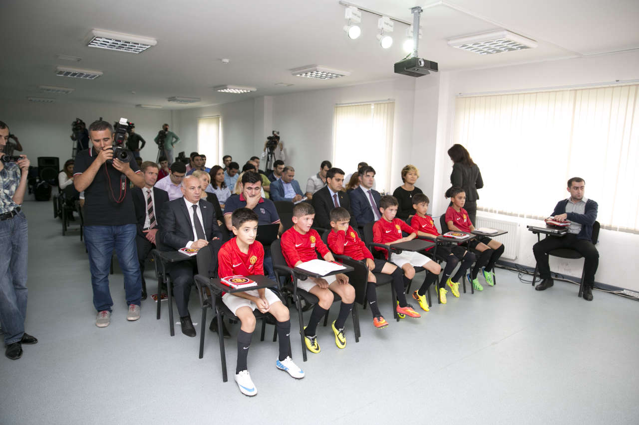 АФФА и "Bakcell" представили футбольную школу "Манчестер Юнайтед" в Баку (ФОТО)