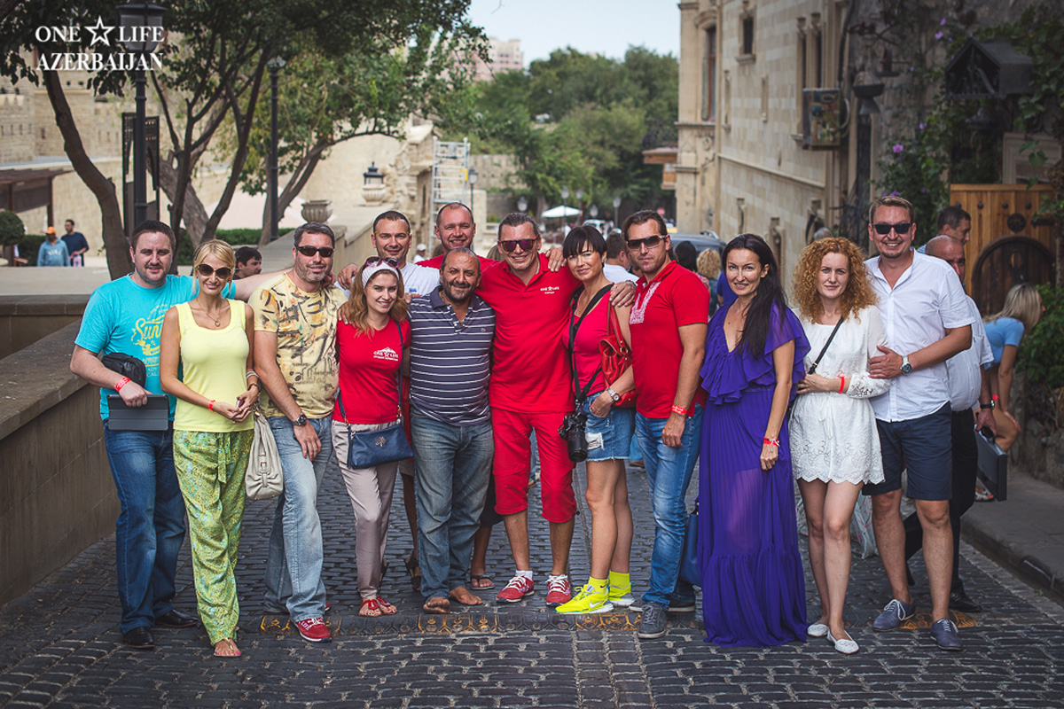 Участники "ONE LIFE" совершили увлекательный тур по Баку и Лахыджу (ФОТО)