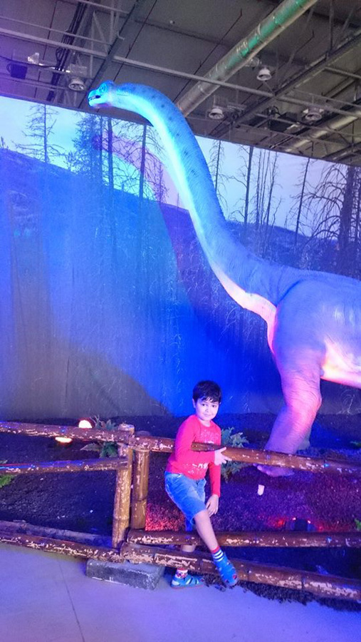 Бакинские школьники совершили доисторическое путешествие - в гостях у динозавров (ФОТО)